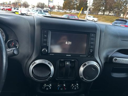 Used 2012 Jeep Wrangler Sahara w/ Dual Top Group image 28