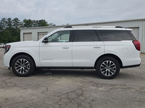 Used 2025 Ford Expedition Platinum AWD/4WD image 2