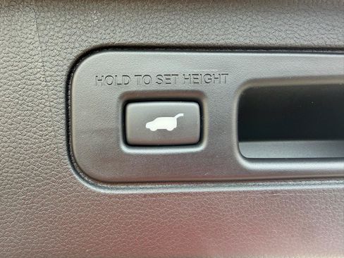 Used 2025 Honda Pilot TrailSport image 7