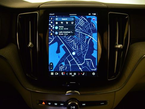 Used 2023 Volvo XC60 B5 Ultimate w/ Climate Package image 30