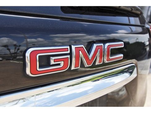 Used 2024 GMC Terrain SLE FWD image 28
