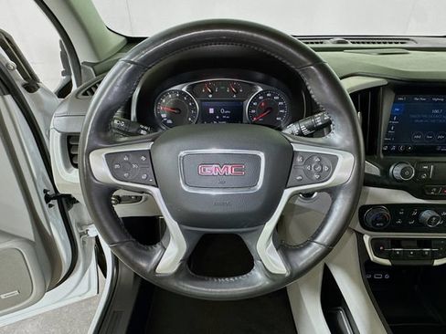 Used 2022 GMC Terrain SLT w/ Infotainment Package II FWD image 9