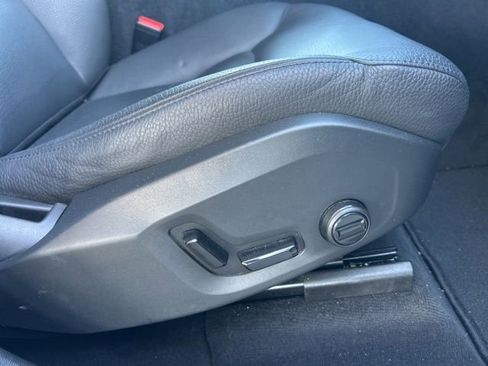 Used 2023 Volvo XC60 B5 Plus image 33