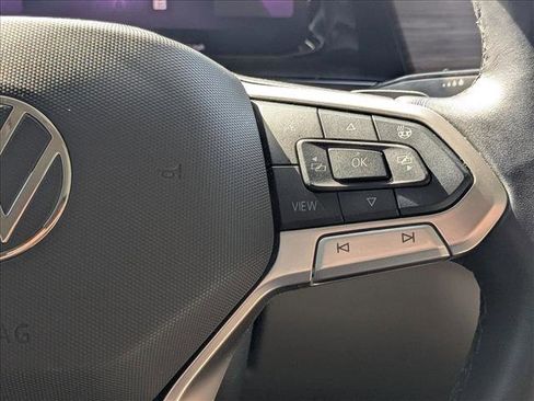 Used 2024 Volkswagen Atlas SEL Premium R-Line image 12