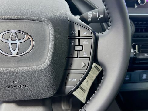 Used 2025 Toyota Prius LE FWD image 19