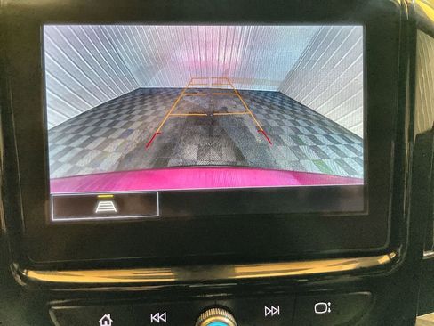 Used 2023 Chevrolet Traverse LT image 14