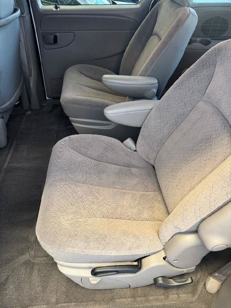 Used 2003 Dodge Caravan SE FWD image 30