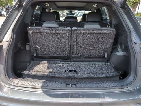 Used 2024 Volkswagen Tiguan SE R-Line FWD image 29