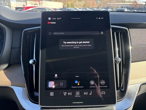 Used 2025 Volvo XC90 B6 Plus image 29