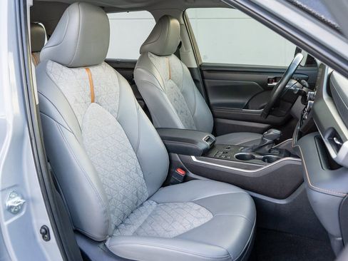 Used 2023 Toyota Highlander Bronze Edition image 22