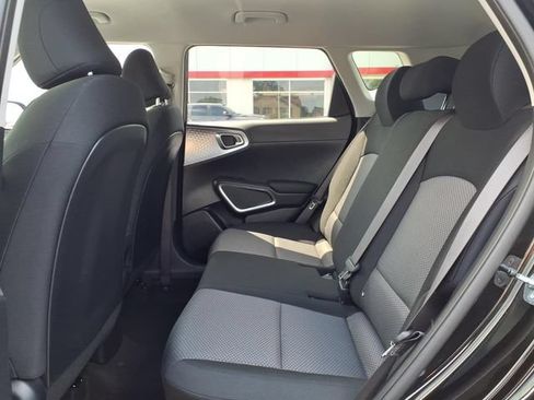 Used 2025 Kia Soul LX FWD image 9