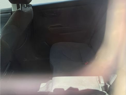 Used 2021 Toyota Highlander L image 4