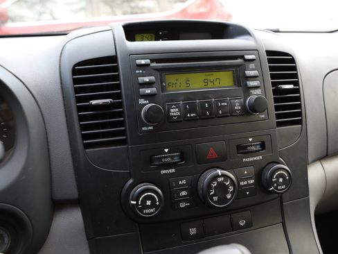 Used 2008 Kia Sedona LX image 18