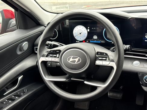 Used 2024 Hyundai Elantra SEL FWD image 18