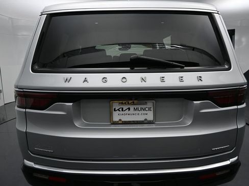 Used 2022 Jeep Wagoneer Series III w/ Premium Group I image 9