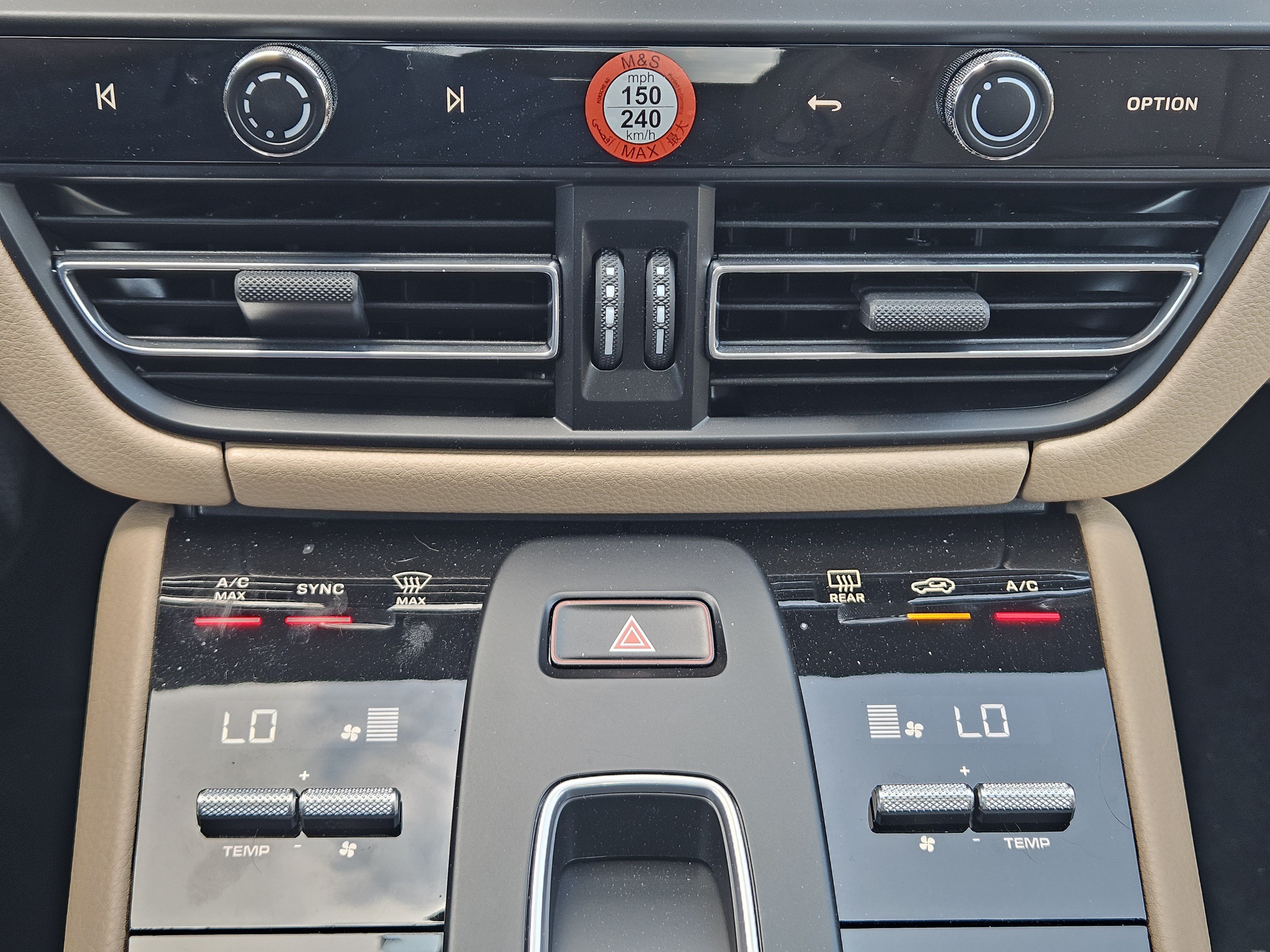 Certified 2026 Porsche Macan AWD/4WD image 19