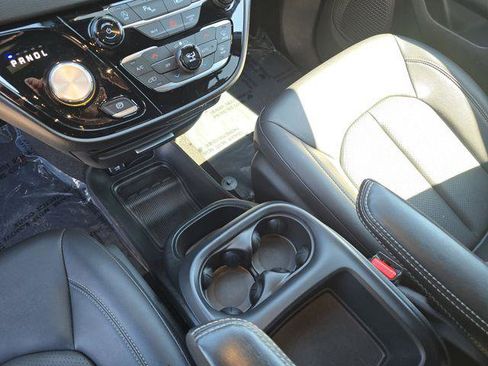 Used 2025 Chrysler Pacifica Select FWD image 29