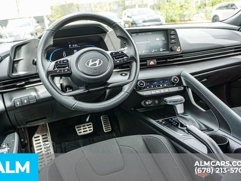 Used 2025 Hyundai Elantra Sport image 27