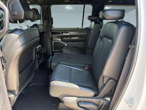 Used 2024 Jeep Wagoneer L Series II w/ Flexible Seating Group RWD image 23