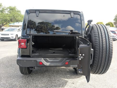 Used 2025 Jeep Wrangler Unlimited Sahara w/ Safety Group AWD/4WD image 16