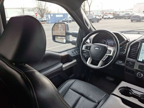 Used 2022 Ford F250 Lariat w/ Black Appearance Package image 15