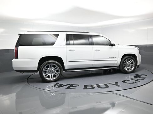 Used 2017 GMC Yukon XL SLT w/ Premium Edition AWD/4WD image 16