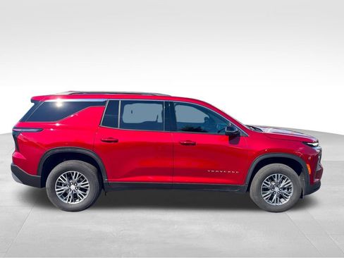 Certified 2025 Chevrolet Traverse LT image 6