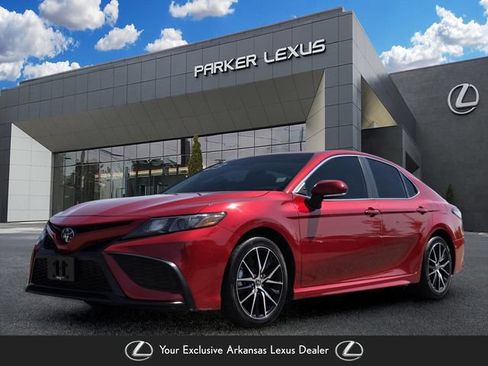 Used 2023 Toyota Camry SE FWD image 1