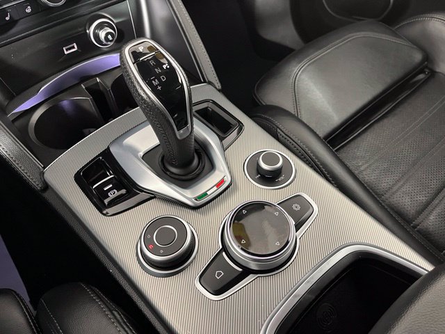 Used 2023 Alfa Romeo Stelvio Veloce AWD/4WD image 37