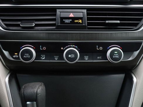 Used 2018 Honda Accord LX image 40