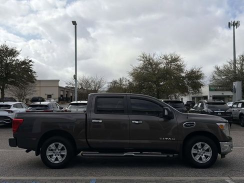 Used 2017 Nissan Titan SV image 33