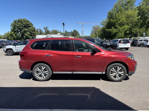 Used 2017 Nissan Pathfinder SL AWD/4WD image 4