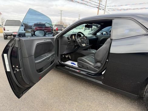 Used 2012 Dodge Challenger R/T image 7
