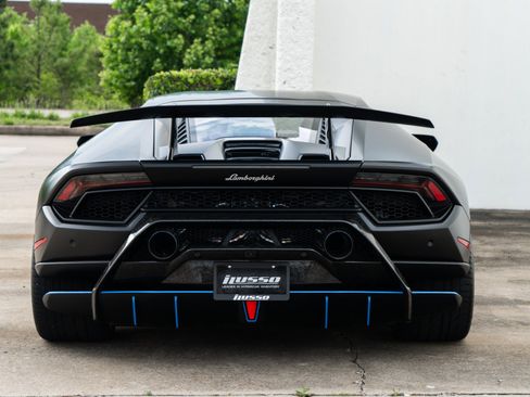 Used 2018 Lamborghini Huracan Performante AWD/4WD image 14