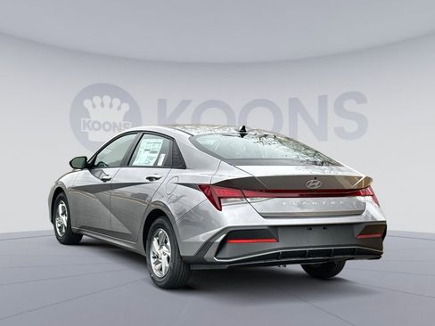 New 2026 Hyundai Elantra SE image 4