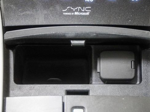 Used 2014 Lincoln MKZ image 32