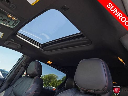 Used 2025 Toyota Sienna XSE FWD image 5
