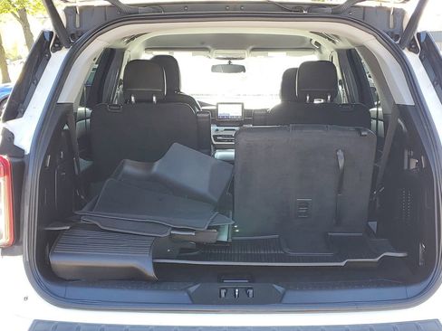 Used 2020 Ford Explorer XLT w/ Equipment Group 202A image 8