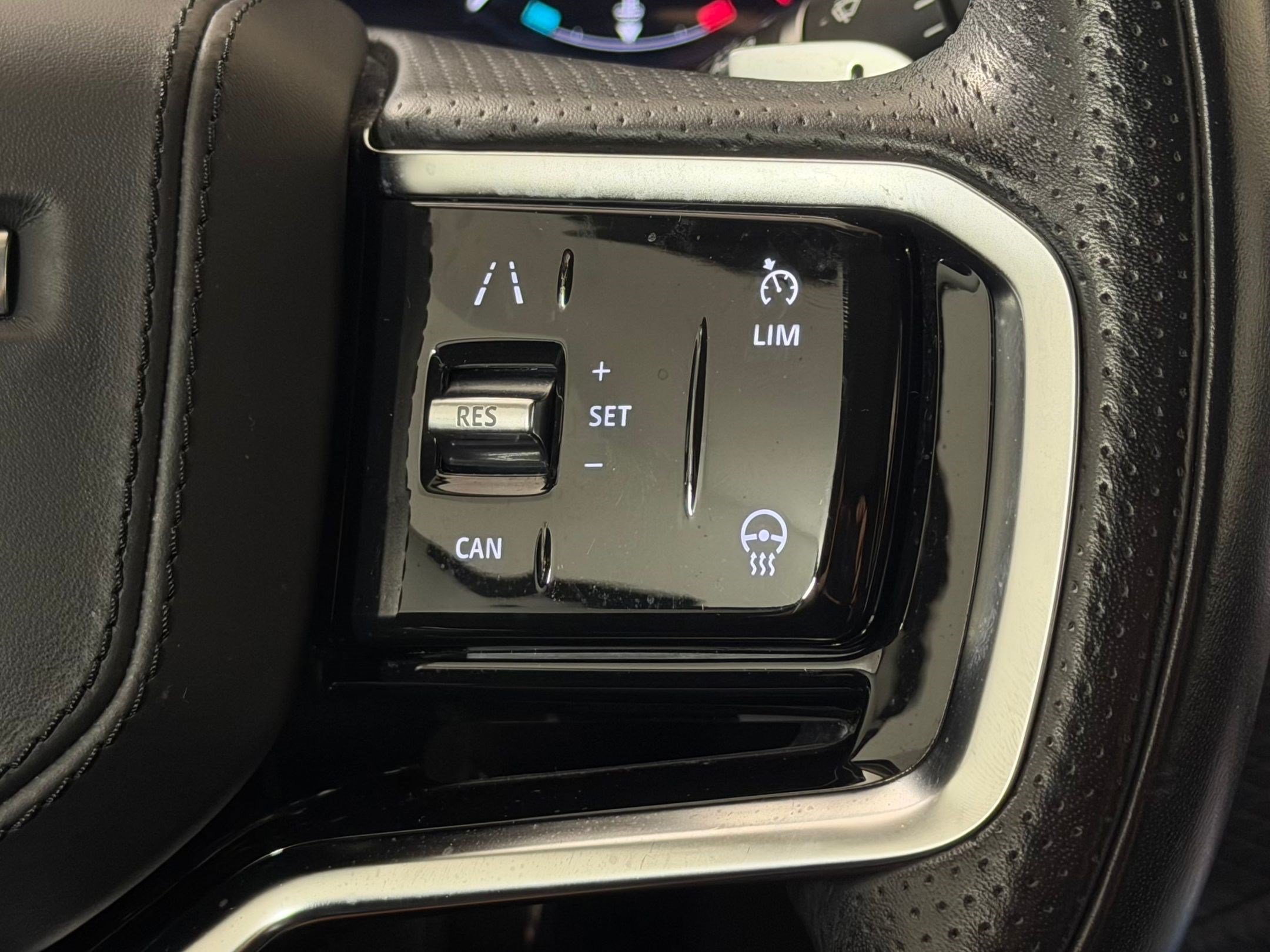 Used 2021 Land Rover Range Rover Velar S AWD/4WD image 16