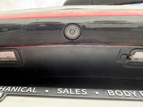 Used 2024 Chrysler Pacifica Touring-L FWD image 26
