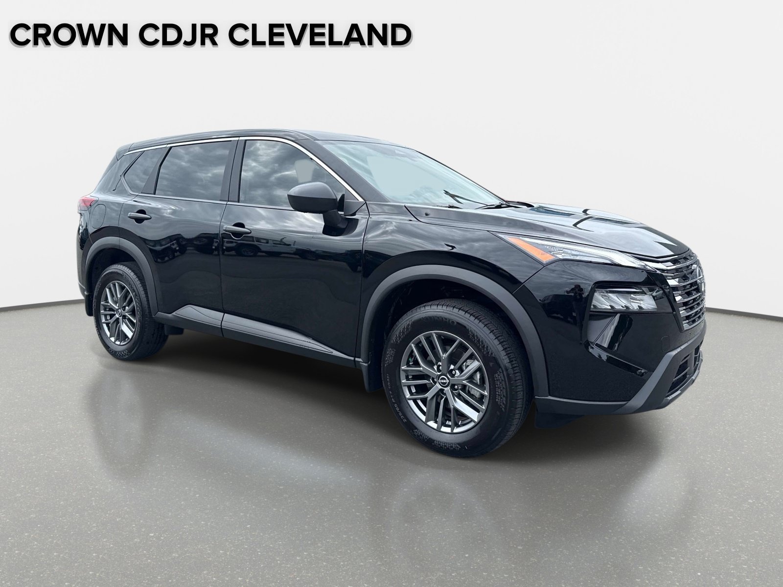 Used 2026 Nissan Rogue S FWD image 2