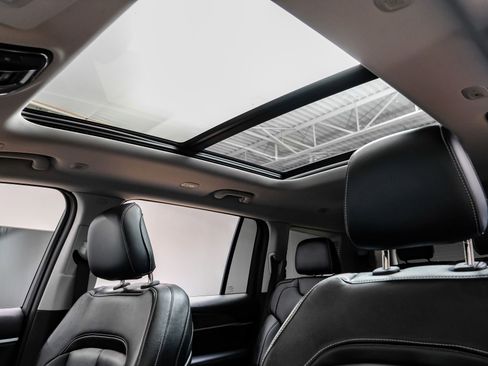 Used 2023 Jeep Grand Cherokee L Limited image 5