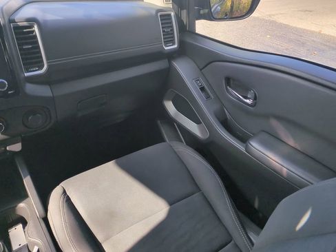 Used 2023 Nissan Frontier SV image 16