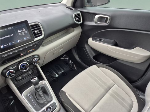 Used 2025 Hyundai Venue SEL FWD image 30