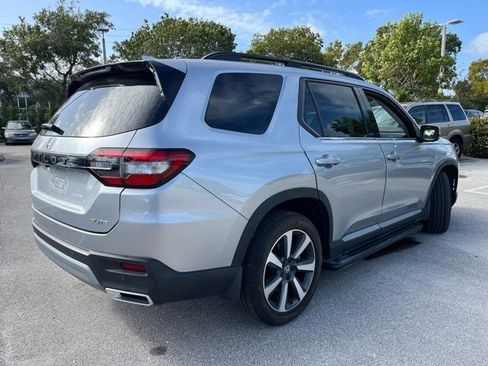 Used 2023 Honda Pilot Elite image 4