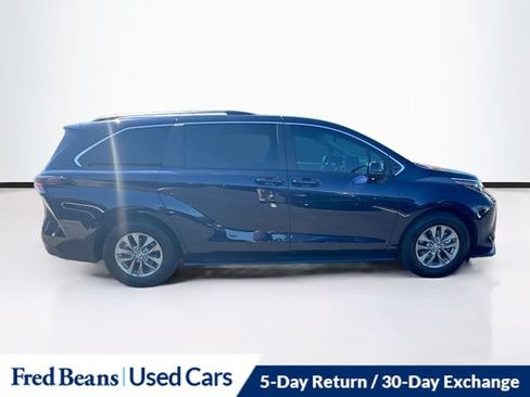 Used 2024 Toyota Sienna LE w/ LE Plus Package AWD/4WD image 13