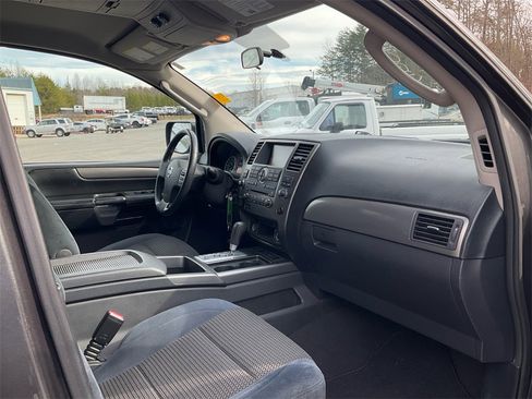 Used 2010 Nissan Armada SE image 11
