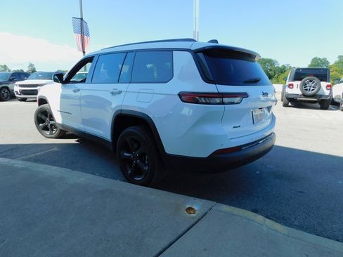 Used 2023 Jeep Grand Cherokee L Laredo image 7