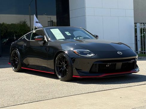 Used 2024 Nissan Z NISMO w/ Floor Mat Package RWD image 8