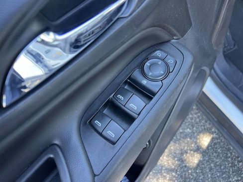 Used 2019 Chevrolet Equinox LT image 14